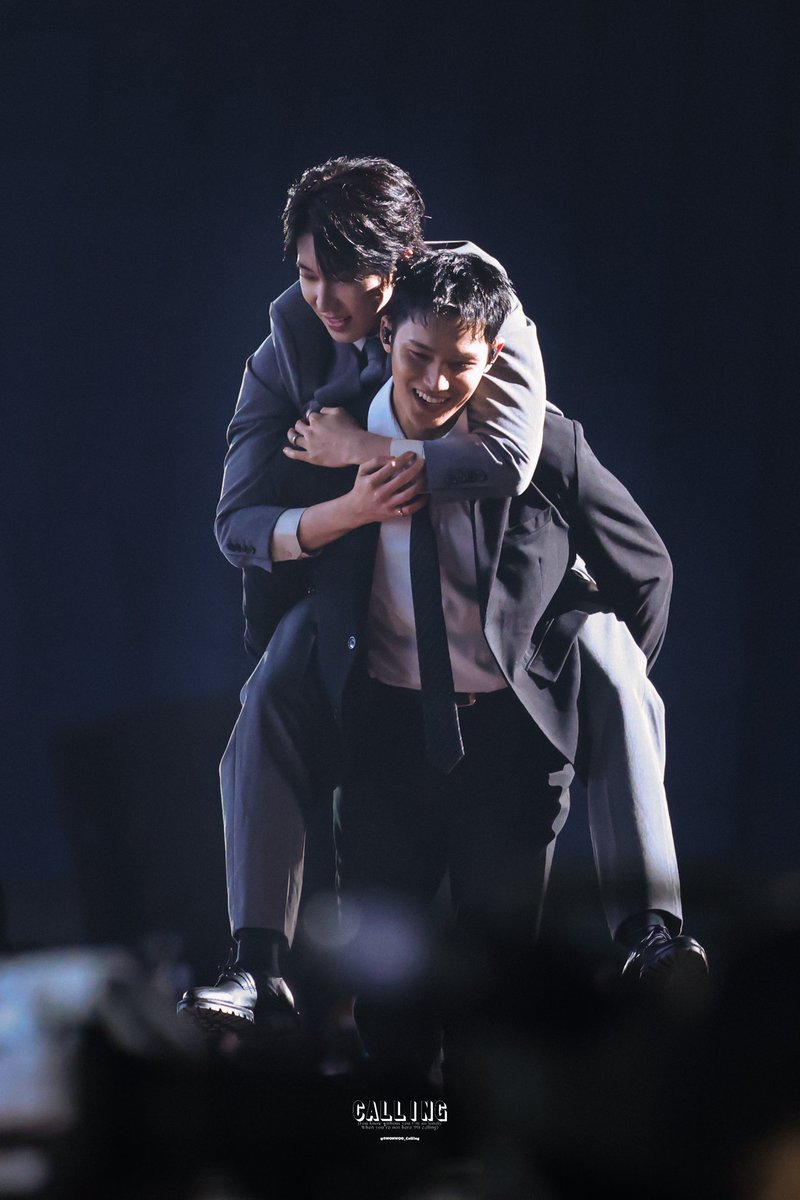 metothemii's tweet photo. “คุณหนักมั้ย ปล่อยเราลงก่อนก็ได้นะ”
“เค้าแบกเธอได้ทั้งชีวิต” https://t.co/fh8hoi40jS