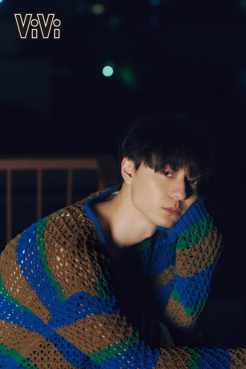 oricon's tweet photo. ACEes 作間龍斗『ViVi』ソロ登場❗️
「大人になった君に、また恋してる。
作間龍斗、二十二歳」ロングインタビュー

前回インタビューから2年の変化や
最近の交友関係&amp;恋愛観も深堀り🔎

撮影では思いつきでふらり夜の散歩へ🌕️
無邪気で色っぽい自然体な表情も…
https://t.co/4MLl3bX3iT

#作間龍斗 https://t.co/9zsSp6dYPV