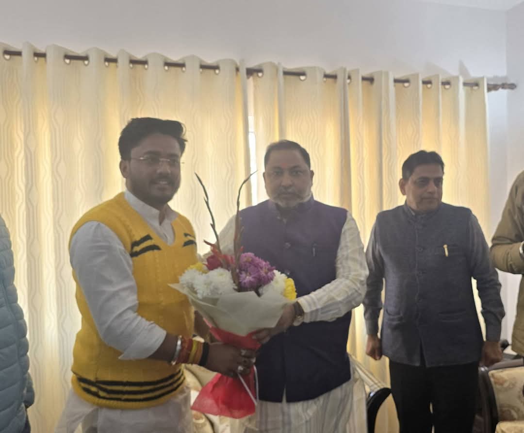 BhadawarDurgesh's tweet image. दिल्ली के यूपी सदन में उत्तर प्रदेश सरकार के यशस्वी परिवहन मंत्री मा० #DayashankarSingh दद्दू जी का आशीर्वाद प्राप्त किया।