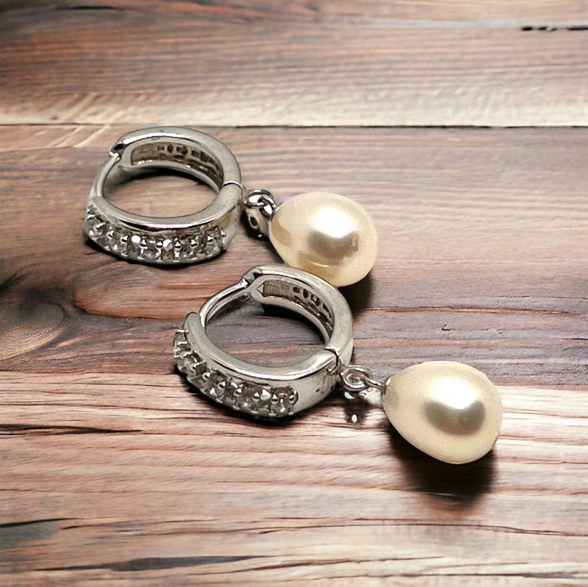 gunjansllc's tweet photo. https://t.co/P6ky4HMlgJ. 

925 Sterling Silver Huggie Hoop Earrings, Freshwater cultured pearl Earrings, Bridal earrings $18 https://t.co/C32dXg8OCE