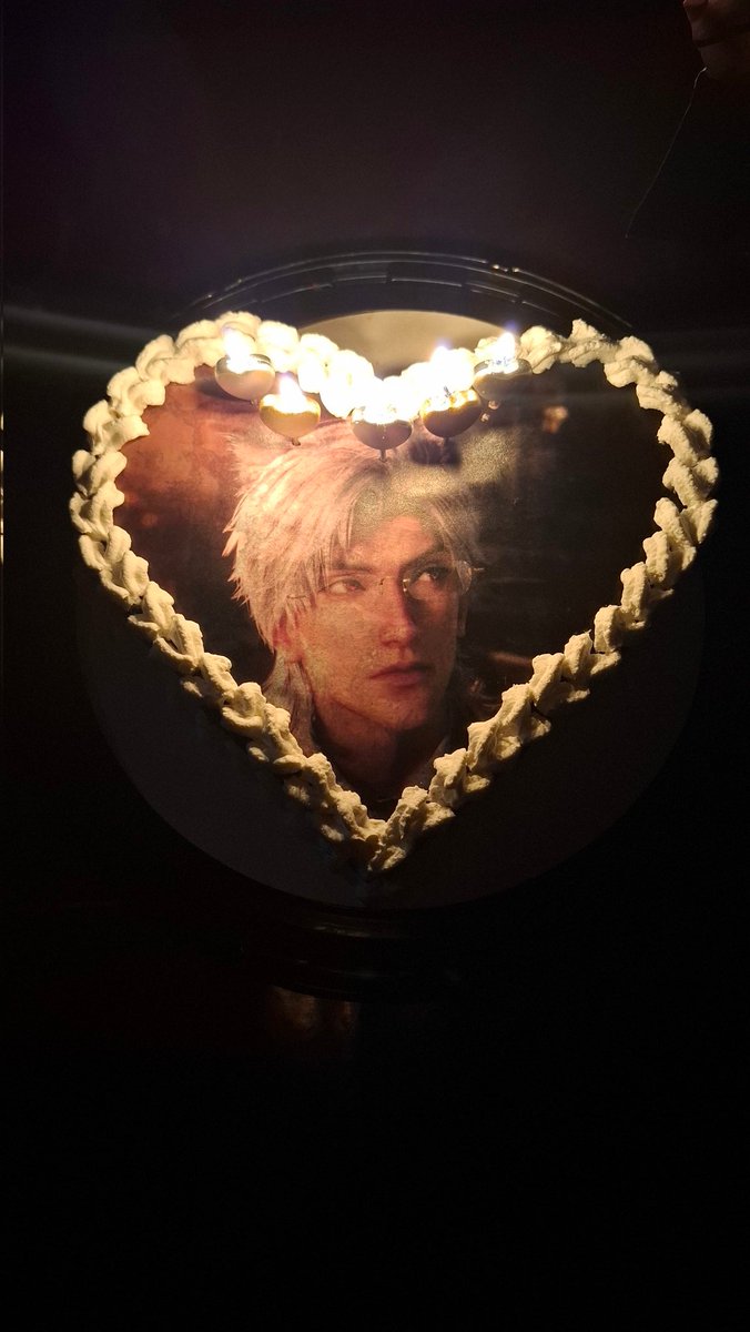 Sylus heart shaped cheesecake for my bday 💖