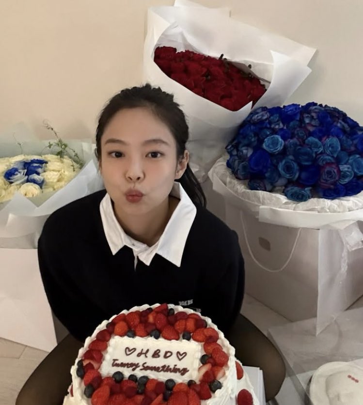 Adrianaphilips's tweet photo. So Proud Of You My Baby Love Nini🙏🙏
Nothing Makes Me Happier Than Seen You Thriving Your Career Like This Baby😍😍
Keep Slaying @jennierubyjane
I Love You To The Moon and Back❤️❤️
#JENNIE #Ruby #OA https://t.co/Lkl7FLERTp