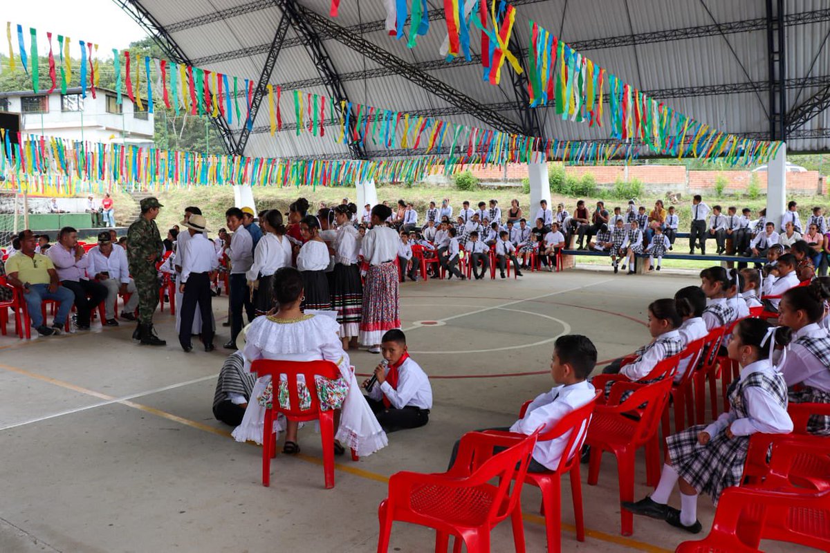GobdeSantander's tweet photo. #Ocamonte #SecretaríaDeEducación 
Junto al alcalde, concejales y comunidad educativa, acompañamos al rector Ángel Alonso Pelayo en la conmemoración del 56º aniversario de la institución Técnico Agropecuario San José.
#EsTiempoDeLaEducación #EsTiempoDeSantander https://t.co/c4qux17nBu