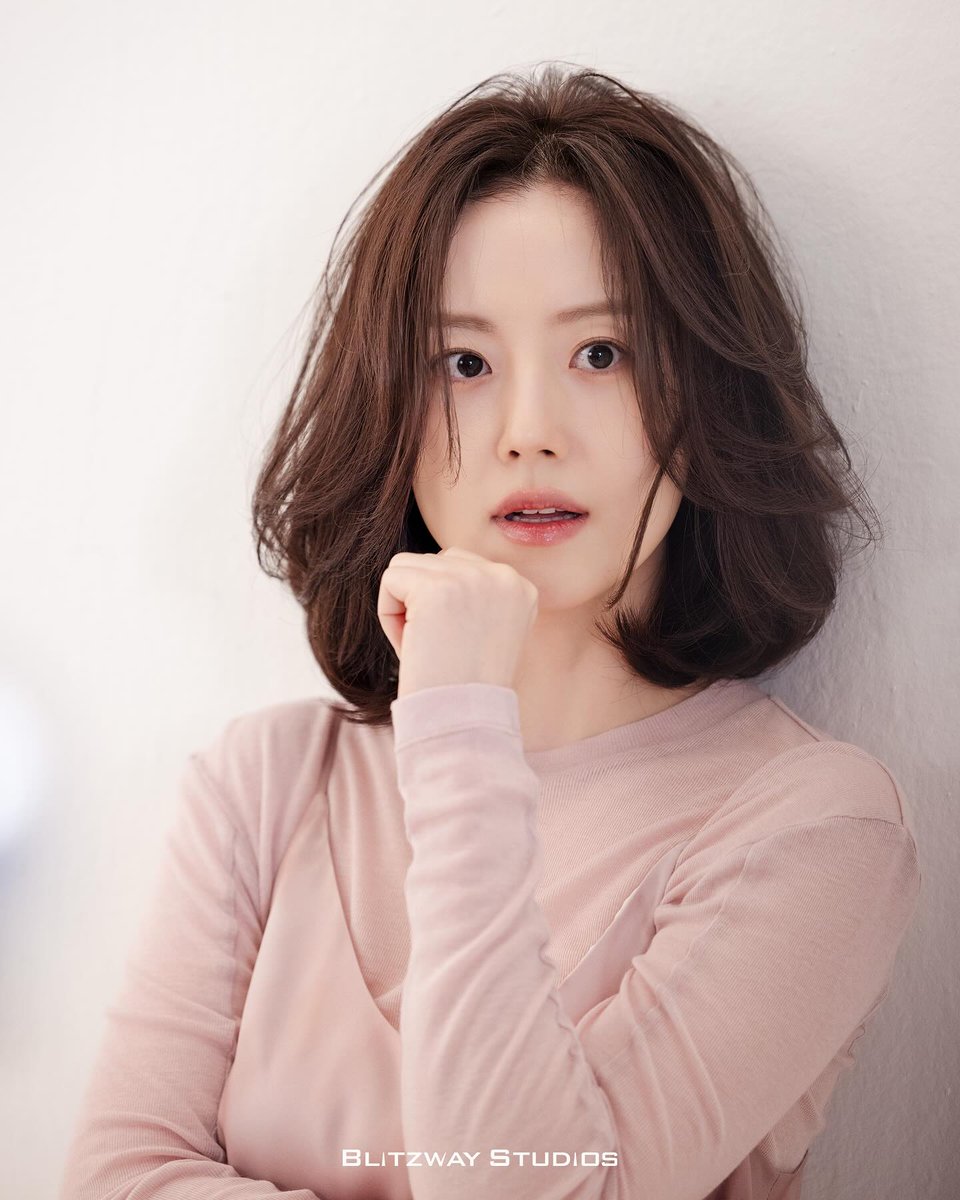 MikaBbong's tweet photo. [BLITZWAY - Moon ChaeWon]
21.03.2025 Repost @blitzway_ent

📷 𝙱𝚕𝚒𝚝𝚎𝚛‘𝚜 𝚌𝚞𝚝 
NEW 프로필 촬영 
비하인드 컷 🌸💛

#문채원 #MoonChaeWon

🔗 https://t.co/bv3cmawaaY https://t.co/uHTOieFw6J