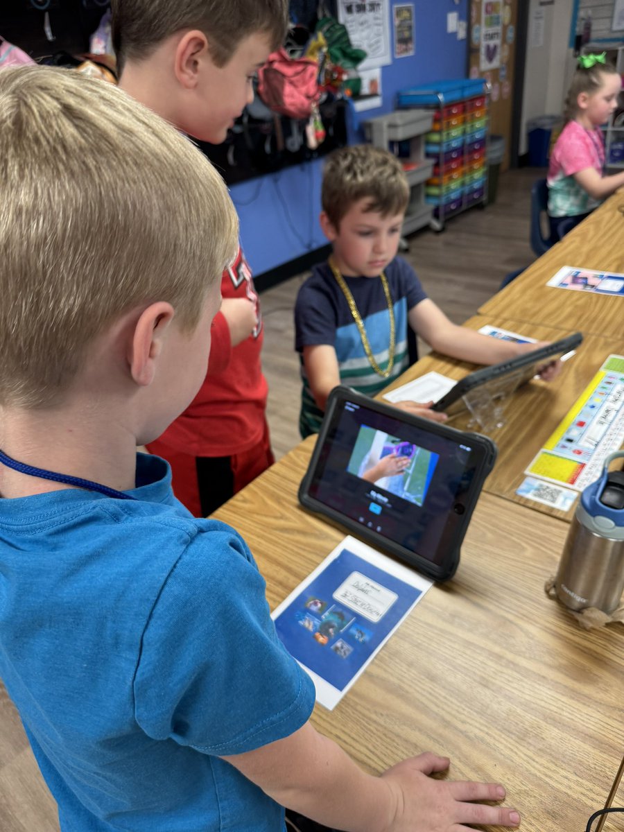 MrsFrench1grade's tweet photo. First graders checking out each others animal research books made on #pages and their #iMovie🎬 of their animal- blending research, writing, creativity and technology in a meaningful way! 📱@RISDiTeam #pages #RISDBeTheOne https://t.co/TdQ8l2qLZr