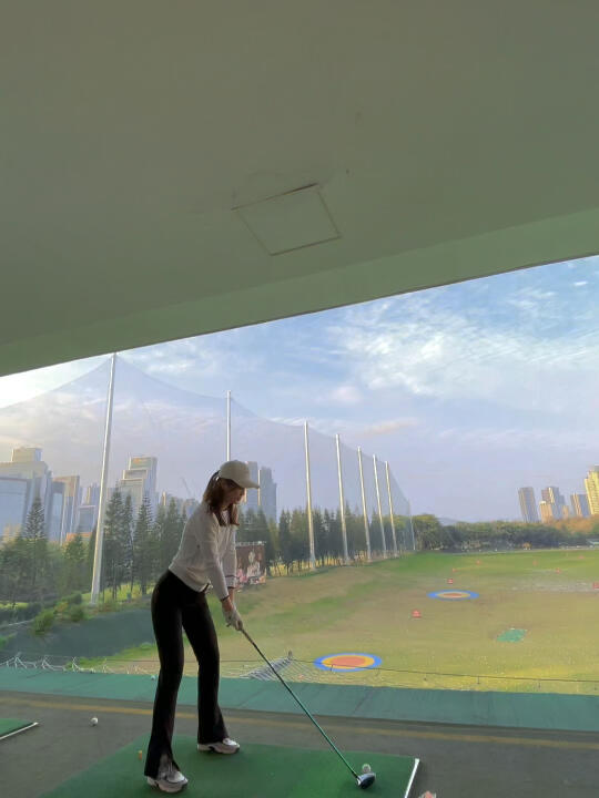 The pleasant weather paired with my three-wood swing that I really like.🥰
Beginners, please take care of me!😛