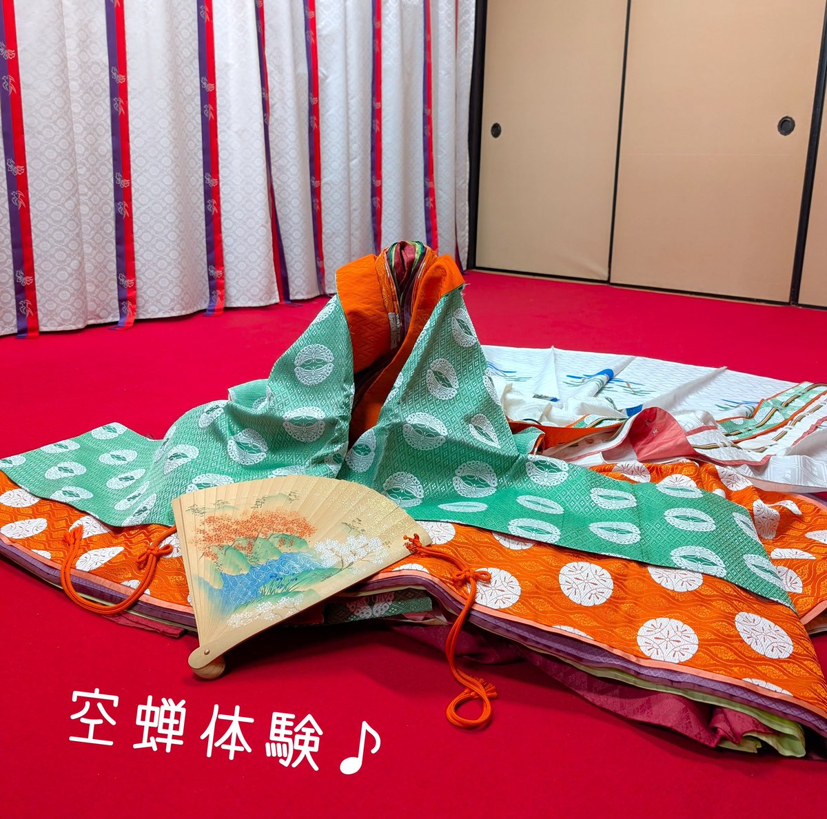 紫の上や六畳御息所、葵の上…源氏物語の姫達がまとう十二単は豪華絢爛💕

雅ゆきでは体験の最後に「空蝉」の物語の情景も楽しめます❗

源氏物語の世界にひたってみませんか？

*
★十二単体験プラン　16,500円～

ご予約・お問い合わせはホームページへ
▶miyabi-yuki.jp

#十二単 #京都