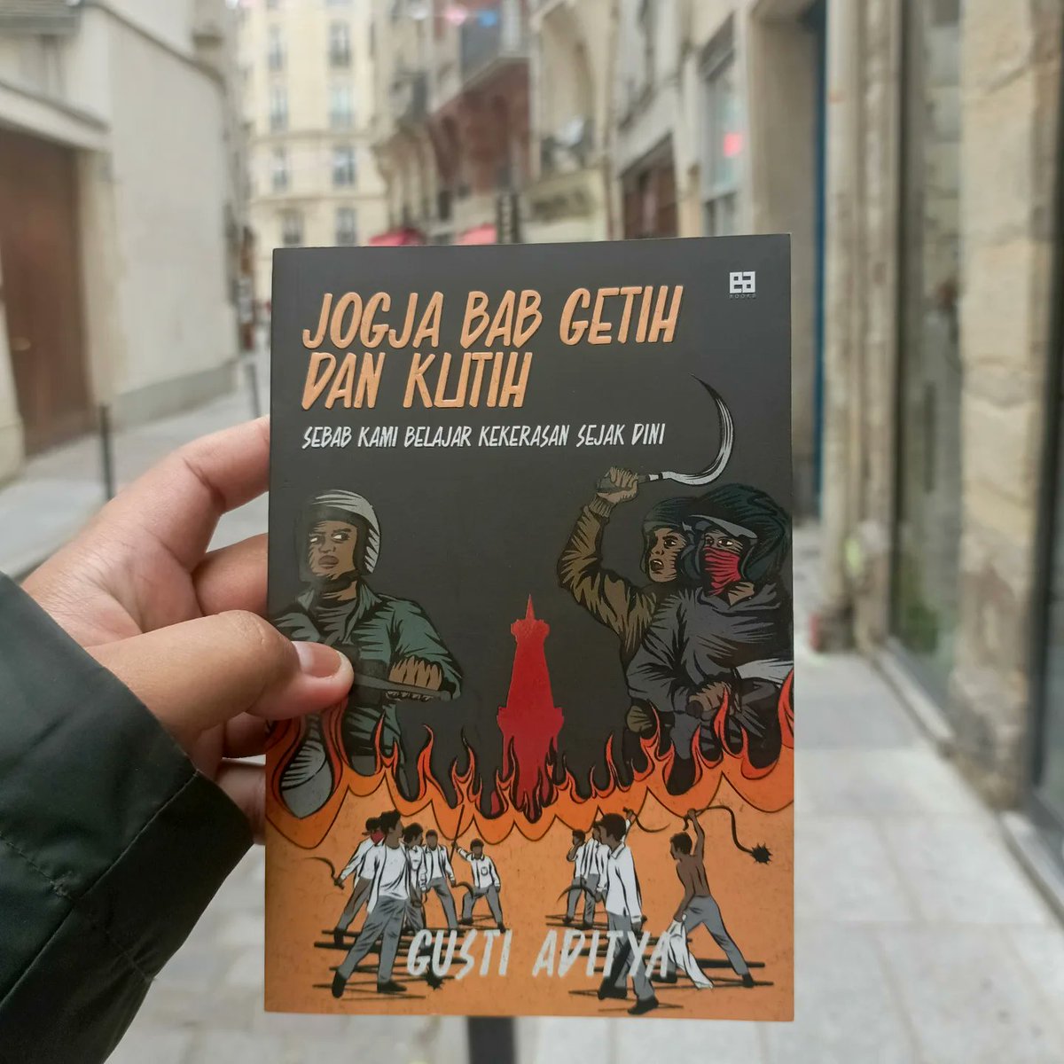 Benar. Bahkan jaringan ormas underbow partai ini berkembang pesat sejak orba. Dan....negara ini sedang menuju ke arah sana lagi. Bisa dibayangkan betapa ruwetnya kota ini. 

Dalam salah satu bab, saya membahas tentang ormas, partai, geng, soeeeeltan, dan orba di Jogja 😶‍🌫