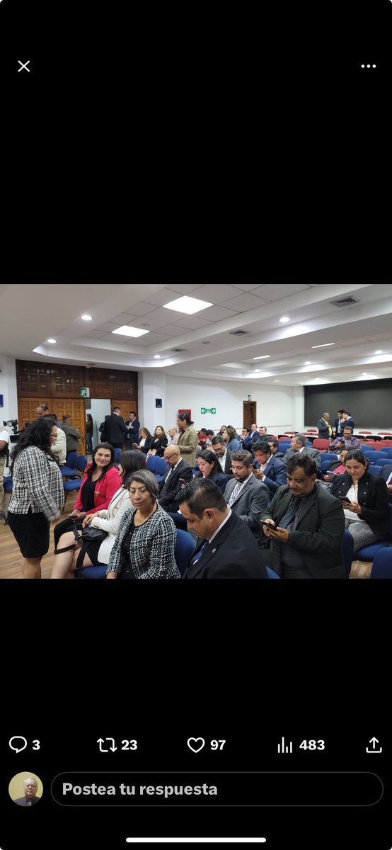 Esperando ya para el protocolo de toma de posesión del Cang