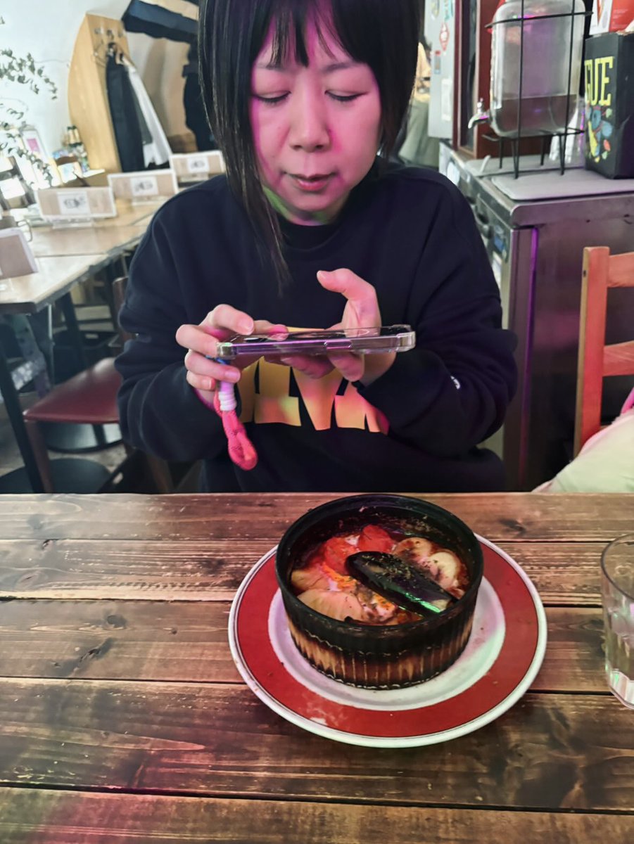 migumusic's tweet photo. [Cornelius] リハ後

堀江さんとカレー食べた。

#全メニュー制覇したい
#usubane
#クラフトビール https://t.co/X4fp0tjZZe
