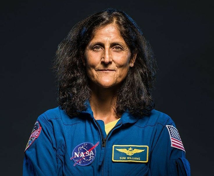 isatyamindia's tweet photo. #ColumbiaShuttle हादसे के बाद NASA ने सुरक्षित #SpaceCapsule अपनाया!
2003 में #KalpanaChawla समेत 7 अंतरिक्ष यात्रियों की मौत के बाद, अब पैराशूट से समुद्र में उतरना ज्यादा सुरक्षित माना जाता है। इसी वजह से #SunitaWilliams & #ButchWilmore को स्पेस कैप्सूल से लाया गया। https://t.co/l8wwdGwNPg
