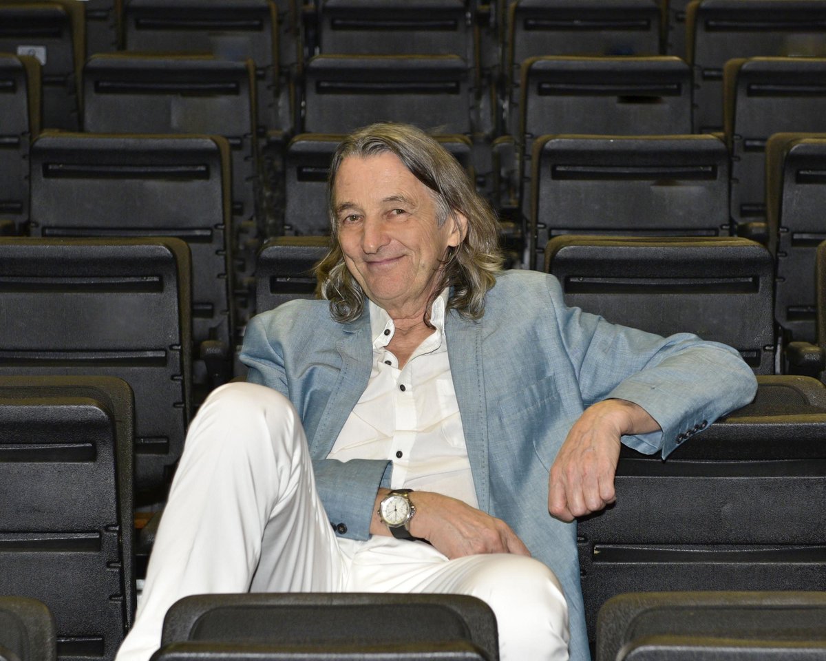 RogerHodgson's tweet photo. MESSAGE FROM ROGER
Hey everyone, I miss you all.
 
My Birthday is the perfect opportunity to practice gratitude and I’m so grateful to have met so many beautiful hearts and souls on my travels around the world and to have had the intimate connection I’ve had through the songs that were birthed through me.

When ‘Give a little Bit’ came out of me, I don’t think I realized fully how giving and caring was such a secret to happiness and fulfillment. I am profoundly grateful to have served you all through music and cannot tell you if there will be more concerts in the future. Being 75 years young my creativity is still strong but is directed towards other things currently. Living each moment and giving my best to what’s before me seems to be what I am still learning to do. And learning to be grateful for the challenges of life, for what I learn from them. 

 It is harder to feel grateful for the suffering and tribulation we are seeing and experiencing on the planet at this time but I firmly believe this is the darkness before the dawn, the pain of change and transformation, a very powerful time for our souls to be experiencing, a time of awakening, uniting,  of learning compassion and co-operation and new beginnings.

What a magical journey life is. Please celebrate yours on this day as I am celebrating mine.

Sending much love to you all
Roger

Give A Little Bit 
https://t.co/Ly5iHx0Qrs

#birthday #celebration #supertramp