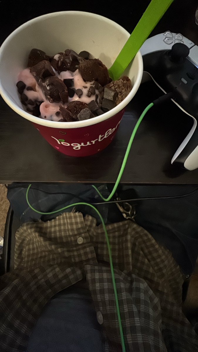 roamnroamn's tweet photo. me: yo…gurt
gurt: yo https://t.co/VzCAg32FAt