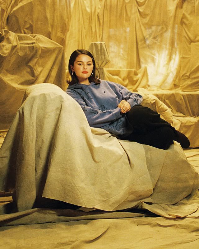 selenagomezbr's tweet image. Selena Gomez via Instagram agradecendo o apoio dos Selenators:

“Obrigada aos meus fãs incríveis que cresceram comigo e me apoiaram em cada capítulo desta história. Espero que vocês amem essas músicas como eu e que elas os ajudem em sua própria jornada. Obrigada por fazerem parte…