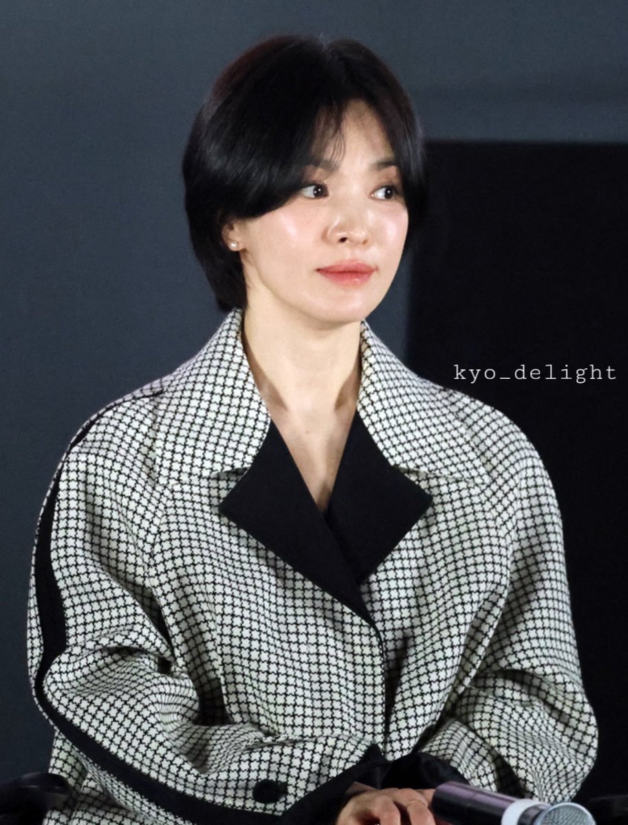 2025.01.26. 검은수녀들 GV

보고 싶으니까 과거 쓰다듬으면서 살기🥺

#송혜교
#songhyekyo
#검은수녀들
#darknuns