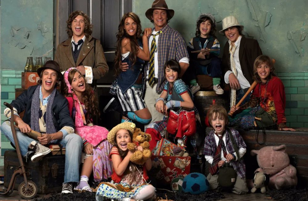 hoy hace 18 años estrenaba el primer capítulo de casi ángeles, la novela argentina que impactó a toda una generación 🤍🪽✨