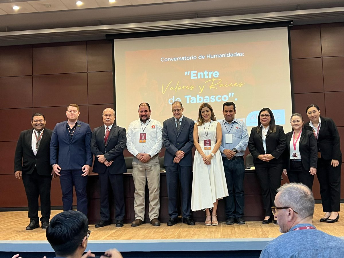irisulloa2's tweet photo. Un privilegio participar en el Conversatorio “Entre valores y raíces” que organizó la @UAGTab para platicar sobre la “Ética en el ejercicio profesional” gracias al Director al Mtro. Jesús López Macedo. Celebro estos encuentros con los jóvenes que siempre enriquecen! https://t.co/HGeUU4d7CX