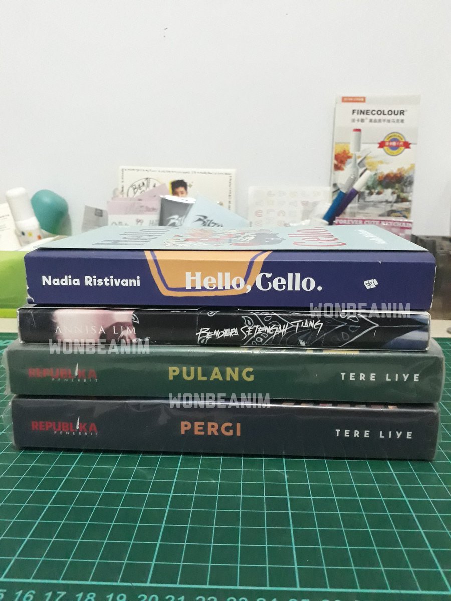 wonbeanim's tweet image. Halooo aku wts some of my clothes and book collection, oh ada satu totebag juga. Start from 15-50k ajaa!