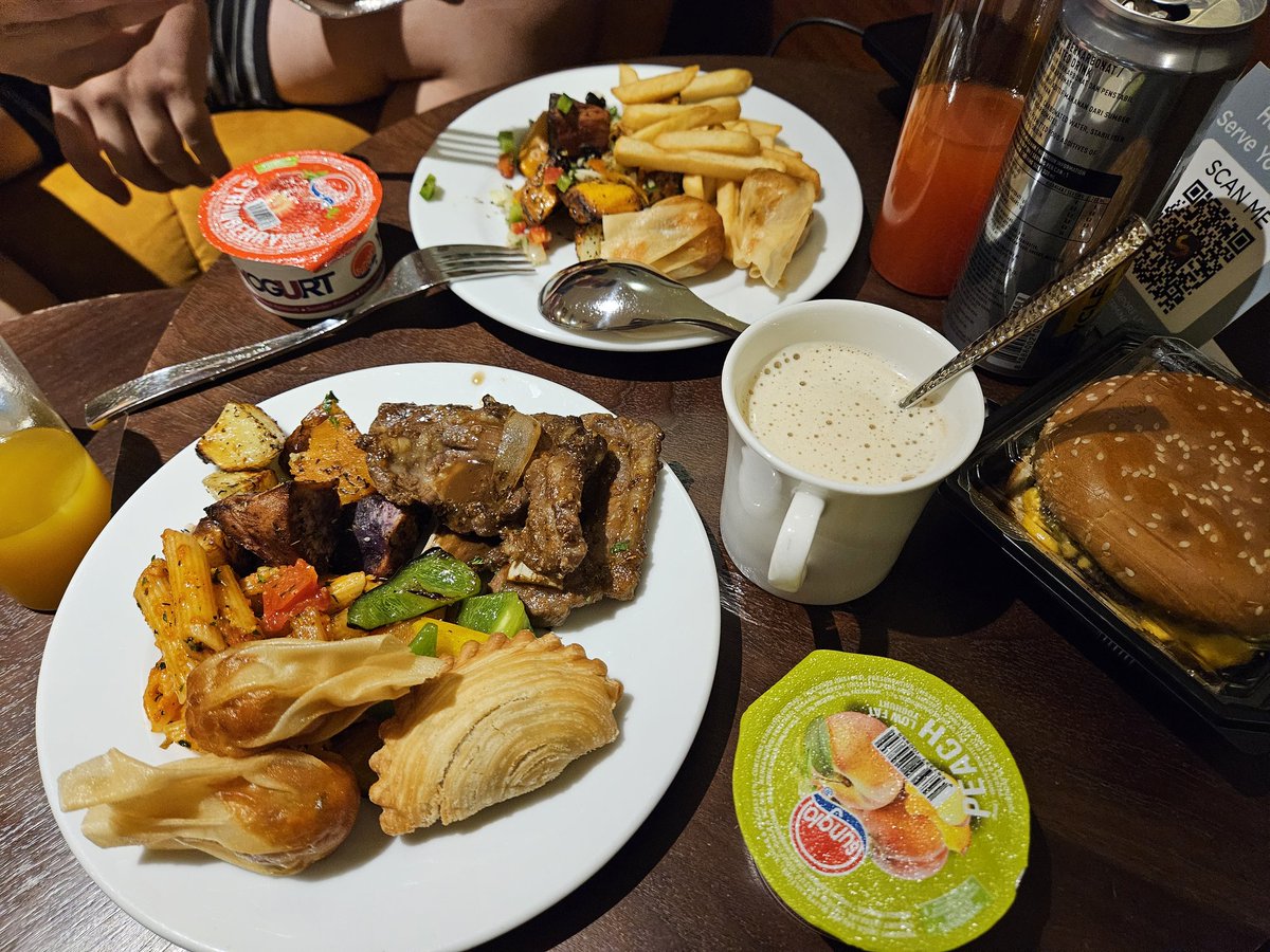 Noms before we fly~