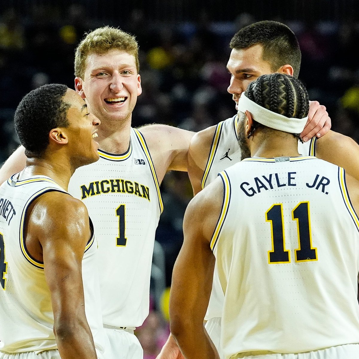 Michigan has won 13 games by 4 points or less this season, the most in a season for a team since the 1985-86 season, per <a href="/JaredBerson/">Jared Berson</a> 😱

Cardiac Wolverines 〽️