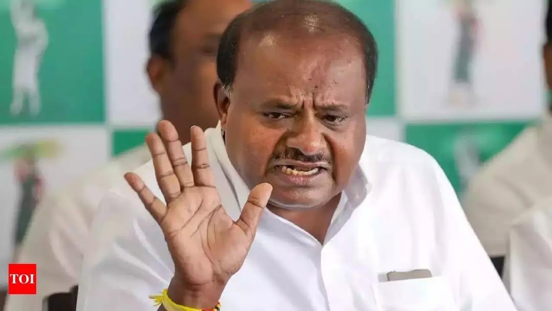 Basava_muthathi's tweet photo. ಒಕ್ಕೂಟ ಸಚಿವ ಕುಮಾರಣ್ಣನ ರಾಜೀನಾಮೆ ಯಾವಾಗ?

• ಮೂರು ಹಗರಣಗಳು ಮತ್ತು ಭೂ ಒತ್ತುವರಿ ಪ್ರಕರಣದಲ್ಲಿ ಆರೋಪಿ ಆಗಿರುವ ಕುಮಾರಸ್ವಾಮಿ
• ನಾ ಖಾವೂಂಗ - ನಾ ಖಾನೇದೂಂಗ ಎಂದಿದ್ದ ಮೋದಿ ಏನ್‌ ಹೇಳ್ತಾರೆ
#ಕುಮಾರಸ್ವಾಮಿ #ಭೂಕಳ್ಳ https://t.co/2Wjv5OE3Q7