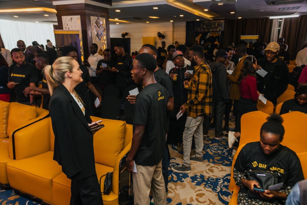 binance's tweet image. The #BinanceNairobiMeetup was an unforgettable experience! 🇰🇪

From keynote speech by our CMO @Rachelconlan, interactive games, to exciting Web3 panel discussions, the event had a lot to offer attendees!

Stay tuned for more events!