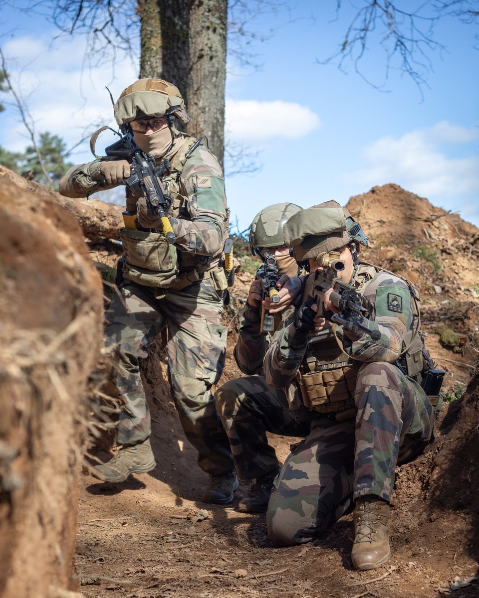 FierEtVaillant's tweet image. MONDAY MOTIVATION • Pour cette nouvelle semaine, on franchit chaque tranchée sans jamais reculer !
Fier et Vaillant !

#fieretvaillant #infanterie #9ebima
@armeedeterre @ArmeesNoA

Devenez Bison !
126ri.recrutement.fct@intradef.gouv.fr