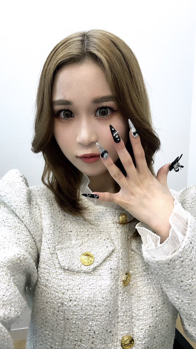 今日は収録なのー！♡
アナン幸希葉を全力で出してきます💗🎶
頑張るぞー!!!楽しみにしててねっ
今日のネイルめちゃお気に入り~👱🏻‍♀️🎀