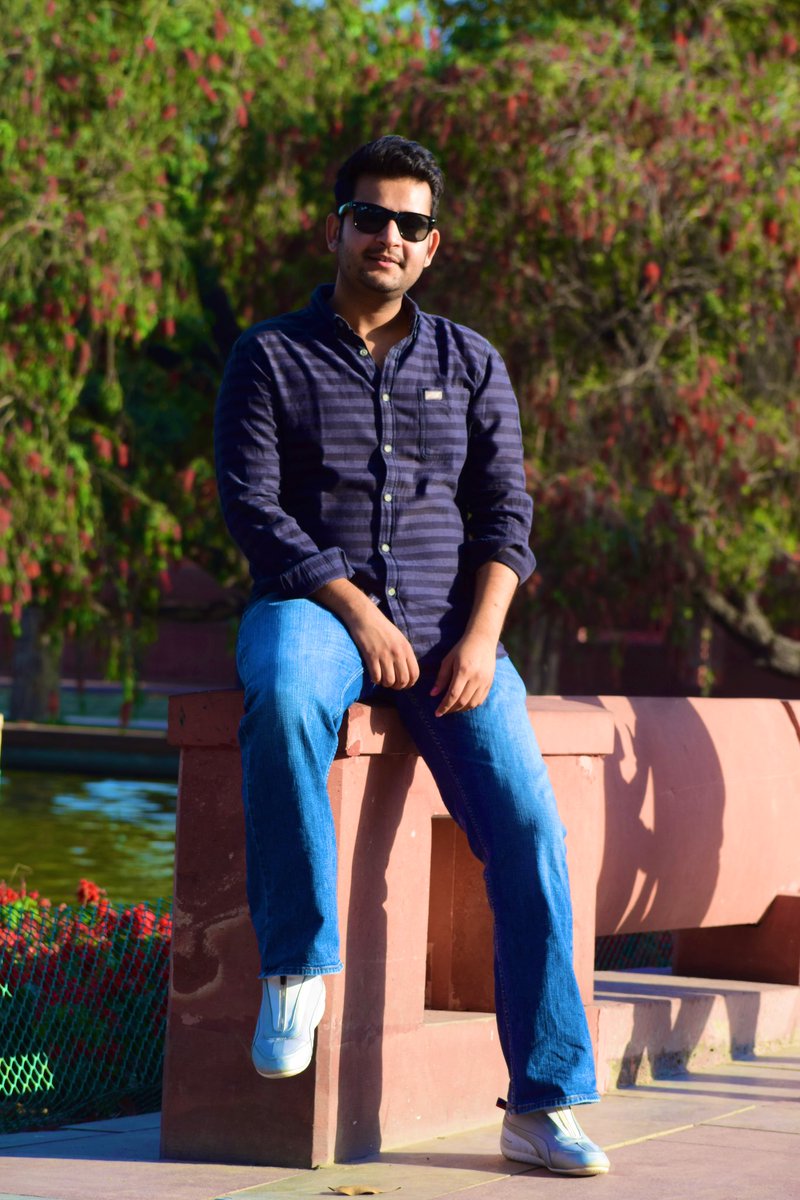 📍Delhi 
मेहनत करसी हाथ री, तकदीर बदलसी रात री।
चालक जिण रहसी धीरज सूं, दुश्मन पाछा हटसी।।