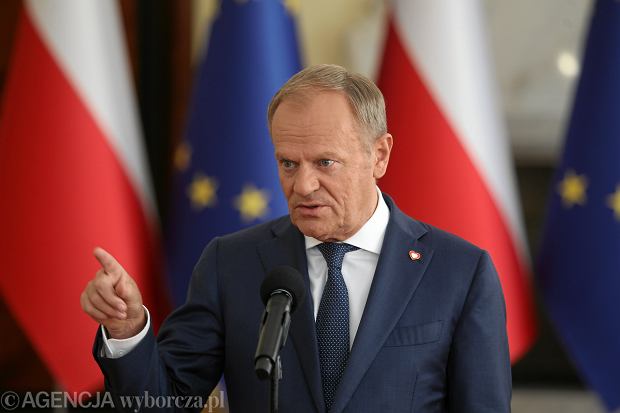 Kryhor's tweet photo. Pytacie co mi się udało? - A czy jest na świecie jakiś inny kraj, który uchwalił dozbrajanie za własne pieniądze swojego największego wroga i oddał mu zwierzchnictwo nad Armią? https://t.co/ax0e6D5A1n
