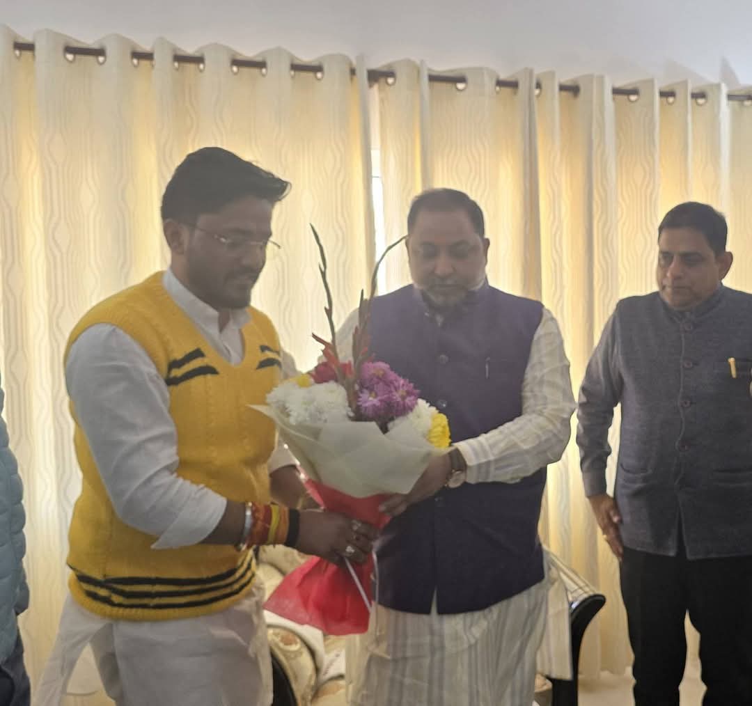 BhadawarDurgesh's tweet image. दिल्ली के यूपी सदन में उत्तर प्रदेश सरकार के यशस्वी परिवहन मंत्री मा० #DayashankarSingh दद्दू जी का आशीर्वाद प्राप्त किया।