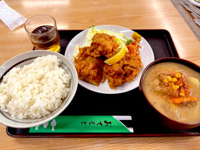 今日のランチは唐揚げ&amp;豚汁定食!
この定食屋さんの唐揚げと豚汁は絶品😋
今度誰か一緒に行かない?おすすめです🥰 