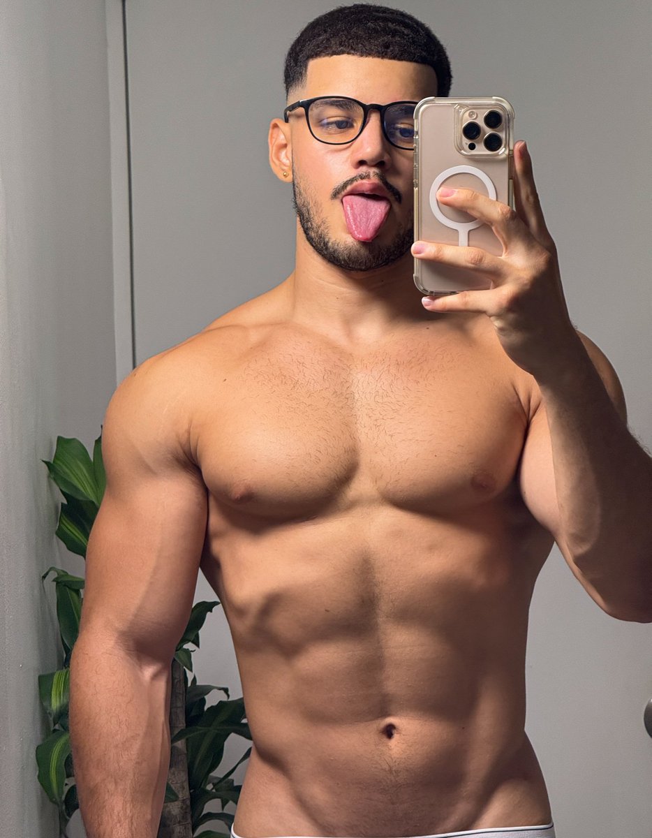 Dónde quieres mi lengua?

onlyfans.com/mauroxandress