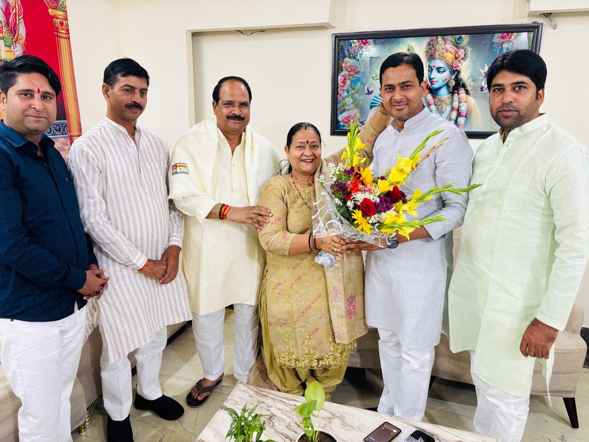 iabhishek4bjp's tweet photo. आज गौतमबुद्ध नगर के प्रथम जिलाध्यक्ष, आदरणीय प्रणीत भाटी जी से शिष्टाचार भेंट कर उनका आशीर्वाद प्राप्त किया। प्रणीत भाटी जी ने भारतीय जनता पार्टी को जन-जन तक पहुंचाने में अपनी महत्वपूर्ण भूमिका निभाई है और उनका संगठन कौशल व समर्पण हम सभी के लिए प्रेरणास्रोत है। https://t.co/Nd6ySrsonm