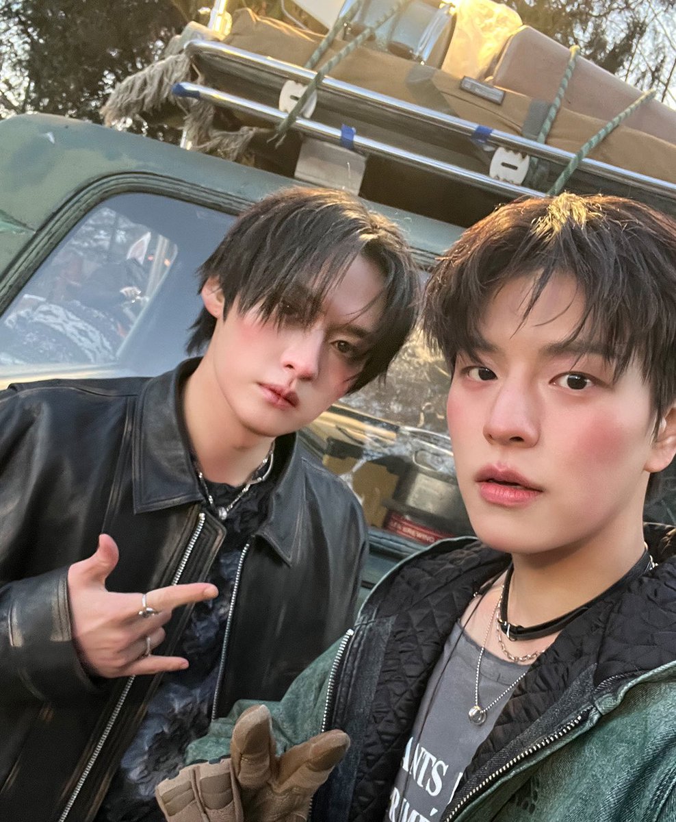 2minfiles's tweet photo. our 2min our SINGERS cinema is everything i could have asked for and more it’s so beautiful so emotional i can’t even put into words how this song makes me feel #승밍 https://t.co/9RqK1GOnrb