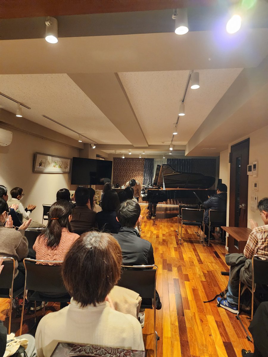 Itsukitaka's tweet photo. 昨夜は急遽、出演者2人だけのおさらい会をしました。突然にもかかわらず、20名のお客様が応援にいらして下って嬉しかったです。 https://t.co/LQKd2ueoET