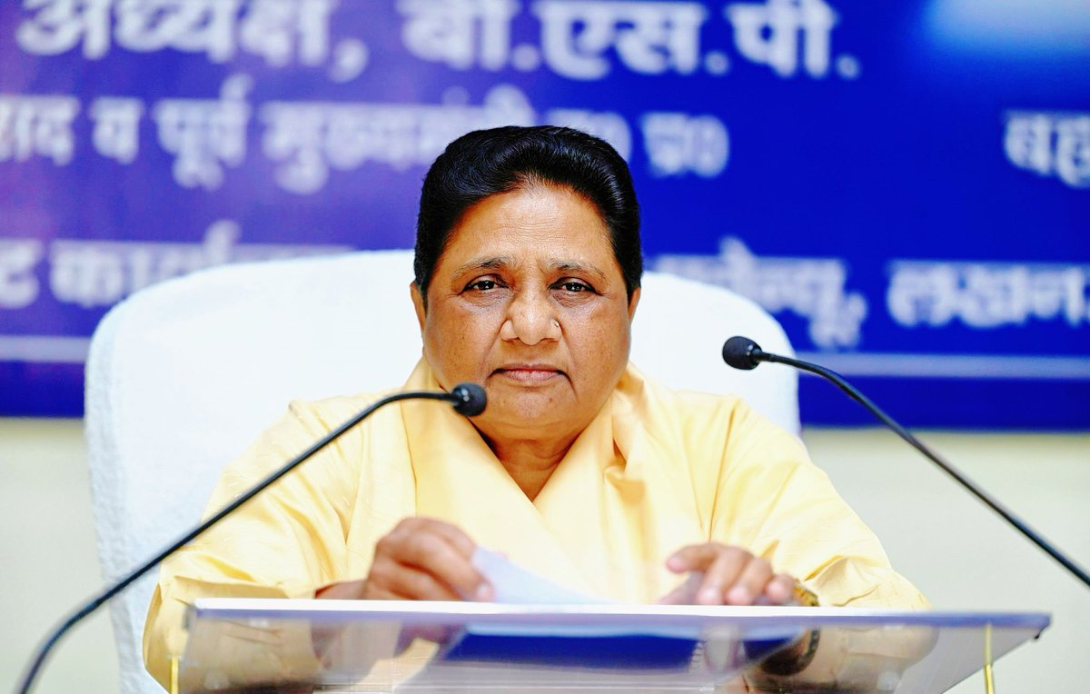 Bsp4u's tweet photo. उत्तरप्रदेश में बसपा शासनकाल में किए गए कार्य : 
🐘7 मेडिकल कॉलेज, 
🐘6 इंजीनियरिंग कॉलेज,
🐘2 होमियोपैथिक कॉलेज, 
🐘24+ पॉलिटेक्निक कॉलेज, 
🐘2 पैरा मेडिकल कॉलेज, 
🐘6 विश्व स्तरीय विश्वविद्यालय,
🐘200 से अधिक डिग्री कॉलेज, 
🐘200 से अधिक इंटर कॉलेज,
🐘572 हाई स्कूल, 
🐘5549 से अधिक प्राइमरी स्कूल,
🐘100 से अधिक ITI खोले,
🐘6 नए मंडल का गठन , 
🐘23 नए ज़िलों का गठन ,
🐘23 जिला अस्पताल, 
🐘23 जिला एवं सत्र न्यायालय, 
🐘23 जिलाधिकारी कार्यालय, 
🐘23 विकास भवन, 
🐘23 पुलिस लाइन,
🐘23 एआरटीओ ऑफिस, 
🐘23 डाइट,
🐘45 से अधिक नई तहसीलों का गठन, 
🐘40 से अधिक विकास खंड बनवाये,
🐘28419 से अधिक अम्बेडकर ग्राम, 
🐘2400 सामुदायिक केन्द्र , 
🐘2 इण्टरनेशनल एयरपोर्ट बनवाये, 
जिससे लाखों लोगों को रोजगार मिला तथा कई करोड़ लोगो को सुविधाएं मिली हैं।