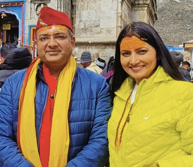 AJAYAWASTHI108's tweet photo. 16 साल बाद अतुल अग्रवाल और चित्रा त्रिपाठी अलग हो गए. किसी की भी शादी टूटना उनके लिए और परिवार के लिए दुख की घड़ी होती है.

अतुल अग्रवाल और चित्रा त्रिपाठी दोनों ने अपने ट्विटर अकाउंट पर सेपरेशन की जनकारी साझा की. सबसे मार्मिक ट्वीट अतुल अग्रवाल भाई का है.

उन्होंने लिखा है हमेशा पत्नी की सुनी गई है, और इस बार भी सुना गया है. यानी वो कहना चाहते हैं जो कहा सब किया, जो मांगा सब दिया. आज तलाक मांगा वो भी दे दिया.