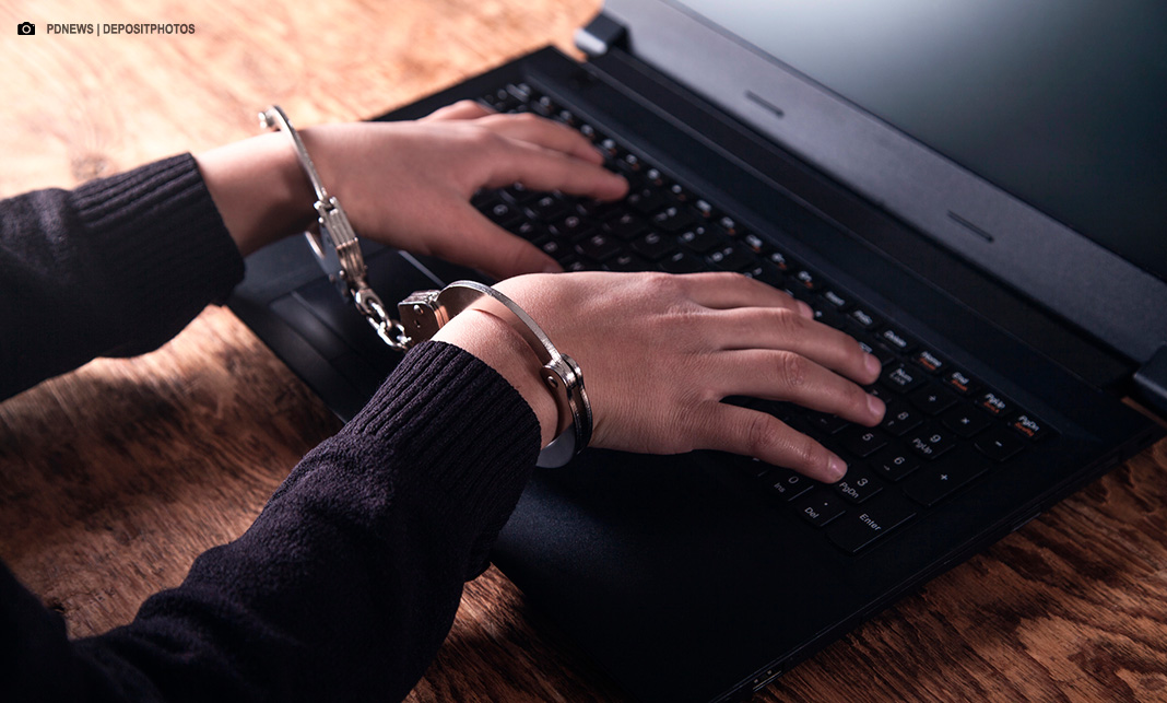 PDNewsBR's tweet photo. Hackers são condenados por crime de receptação de dados pessoais obtidos ilicitamente
https://t.co/Tuz9jiZnNq
#CONDENAÇÃO #CRIMESCIBERNéTICOS #DADOSPESSOAIS #HACKER #CONDENAçãO #MPDFT #NCYBER #RECEPTAçãODEDADOSPESSOAIS https://t.co/ODp9SzOzCn
