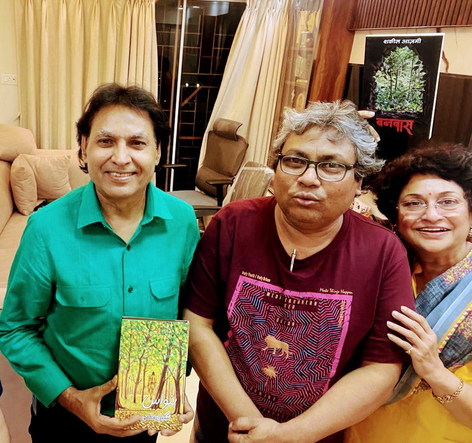 ज़ख़्मी हुआ है सच का ही चेहरा कई दफ़ा
चेहरे पे झूठ के तो ख़राशें नहीं मिलीं

बस नाम ही सुना है मुहब्बत का दोस्तो! 
अब तक हमारी उससे निगाहें नहीं मिलीं

ये क्यूं किसी की याद में तकिए भिगो लिए
रोने के वास्ते हमें ये आंखें नहीं मिलीं

======= #देवमणि_पांडेय ======