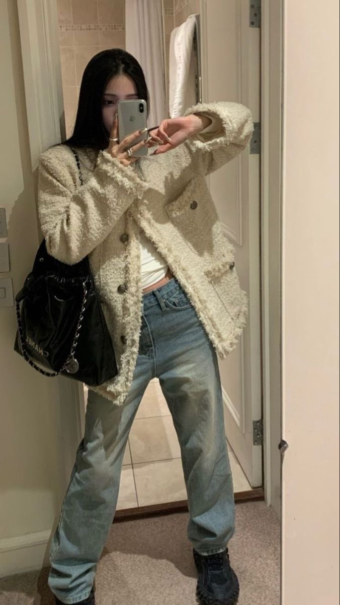 こんなコーデしたいんですけど( ; ; )
似たようなツイードジャケットどこに売ってるか知りませんか！
 #韓国コーデ