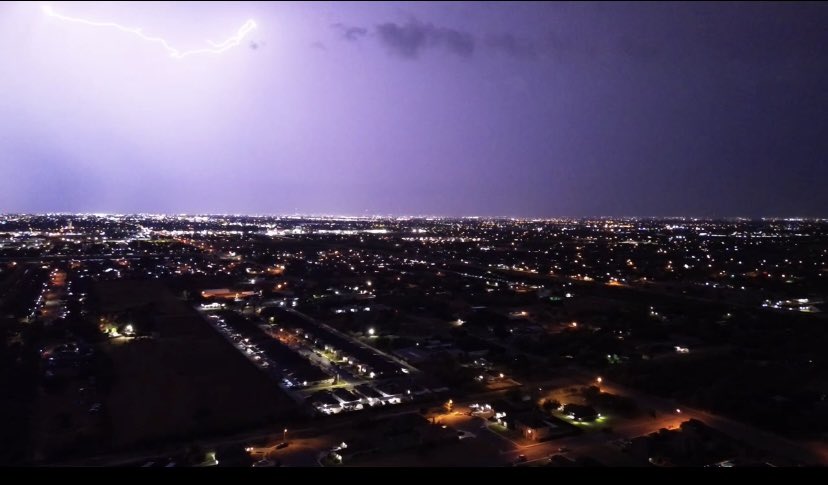 jmen1224's tweet photo. Lighting storm #southtexas #dji https://t.co/U5n3e8S3tf