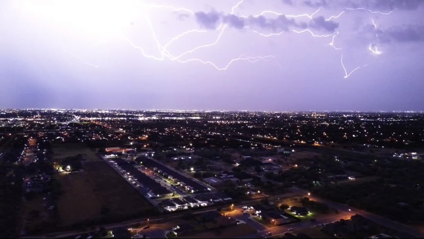jmen1224's tweet photo. Lighting storm #southtexas #dji https://t.co/U5n3e8S3tf