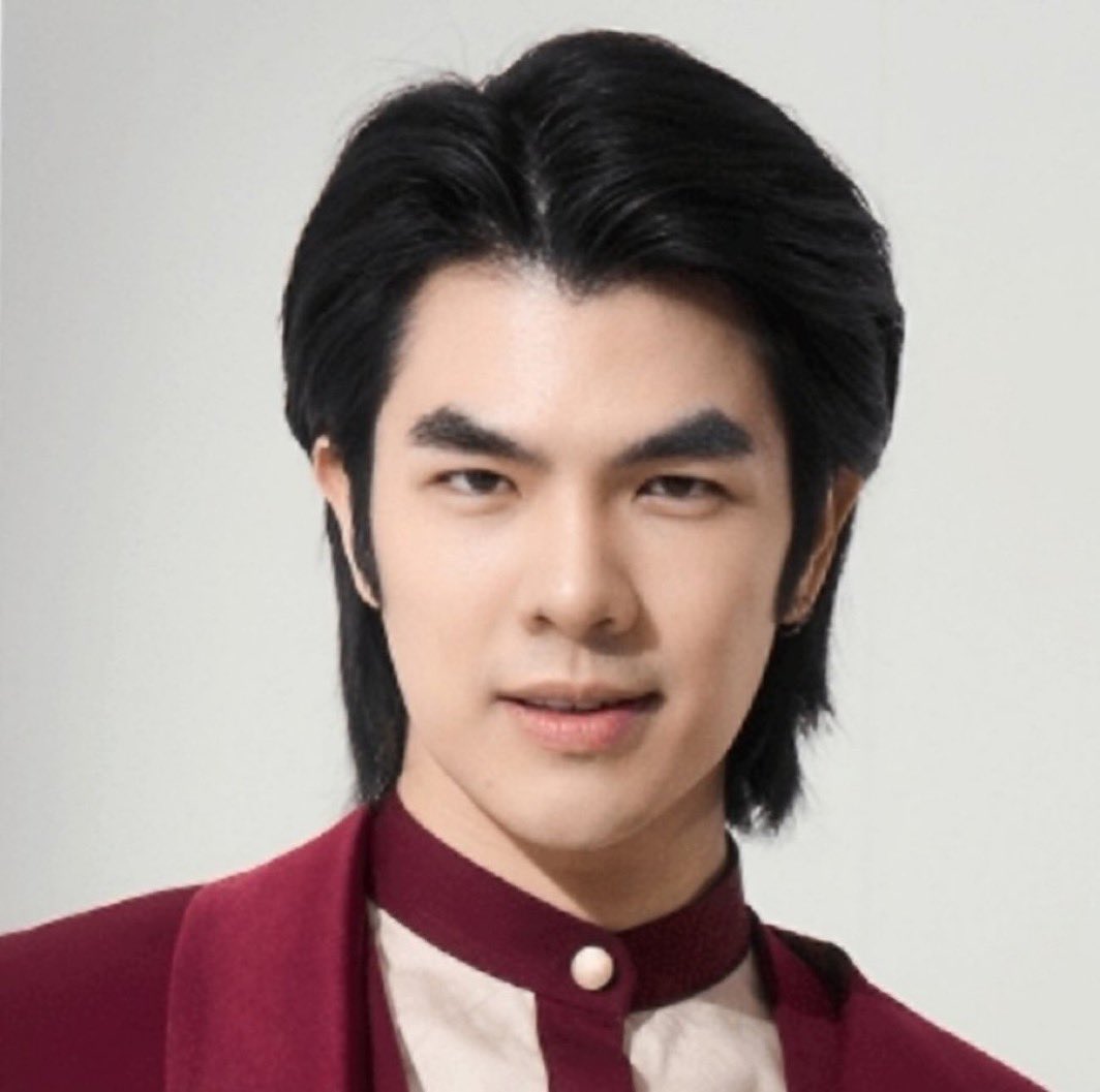 MulliUso's tweet photo. ฟาร์มผมฝ่ายชายแห่งประเทศไทย พี่มายผมหนา ฟูๆเหมือนสิงโตมาก แบรนด์ยาสระผม ครีมนวด ผลิตภัณฑ์ยาและวิตามินป้องกันผมร่วงเขาแกที ผมดกเหมือนกิน Zinc มาตั้งแต่เกิด ถามจริงๆนะ พี่มายเคยผมร่วงบ้างปะคะ https://t.co/bS7fmlO4Ai