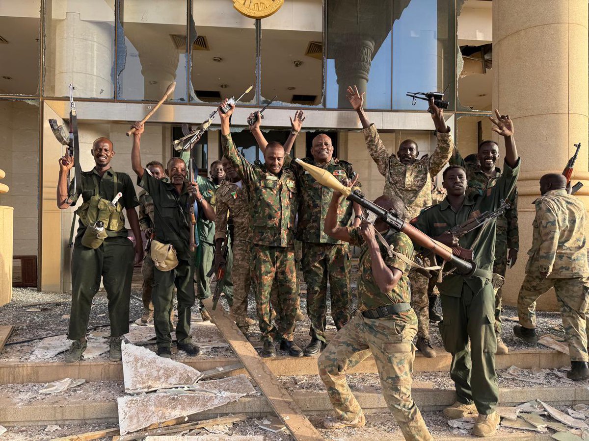 SudanzNews's tweet photo. 🔴 عاجل : القوات المسلحة تحرر القصر الجمهوري https://t.co/cQS9phtfyB