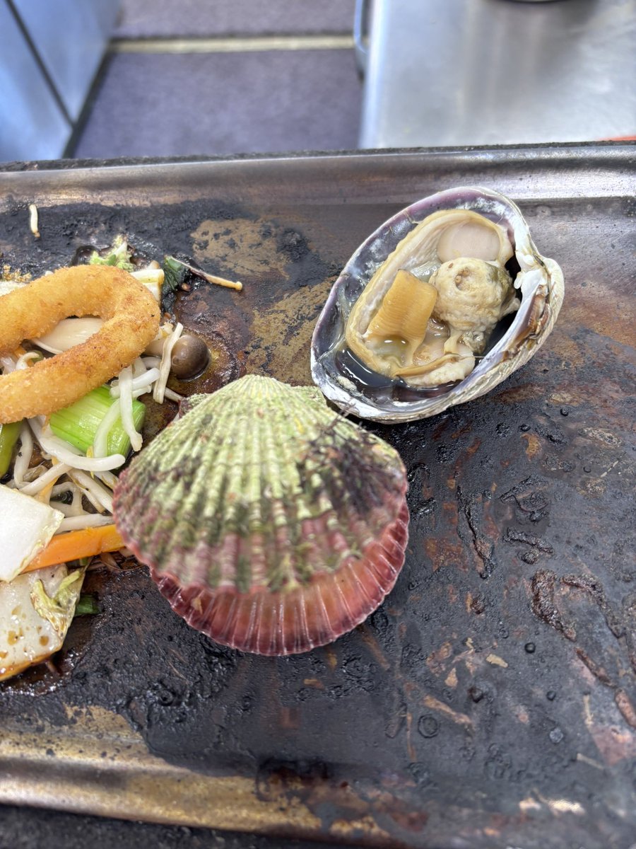 titoh1101's tweet photo. 賢島で昼飲み

英虞湾クルーズ🛳️して
イカ焼き、貝焼きで一杯✨

晴天☀️で最高

#昼飲み
#賢島
#英虞湾クルーズ
#イカ焼き
#貝焼き https://t.co/tL3oVjP7Mv