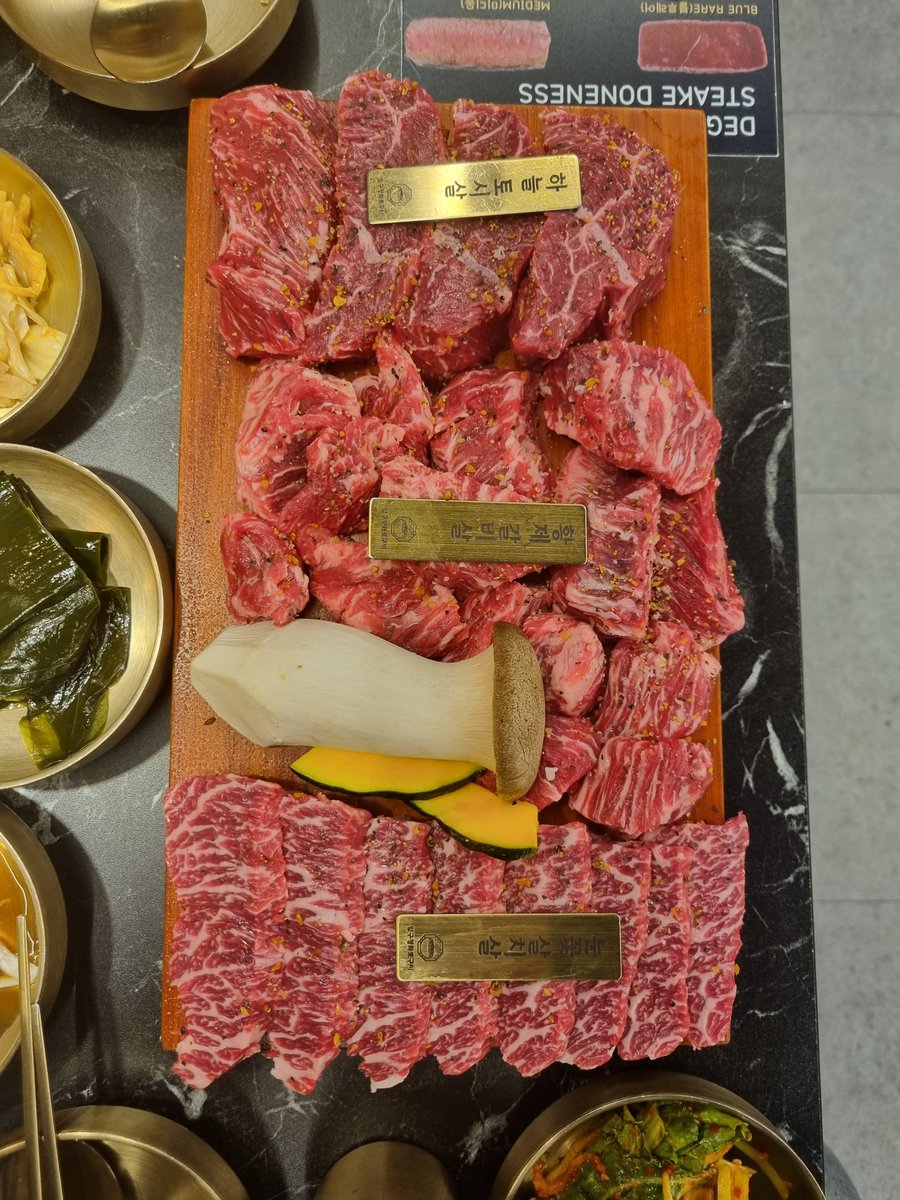 가장 만족도 높은 소고기 조합 
토시살/ 살치살/ 갈비살 
주말에도 가야겠군!!