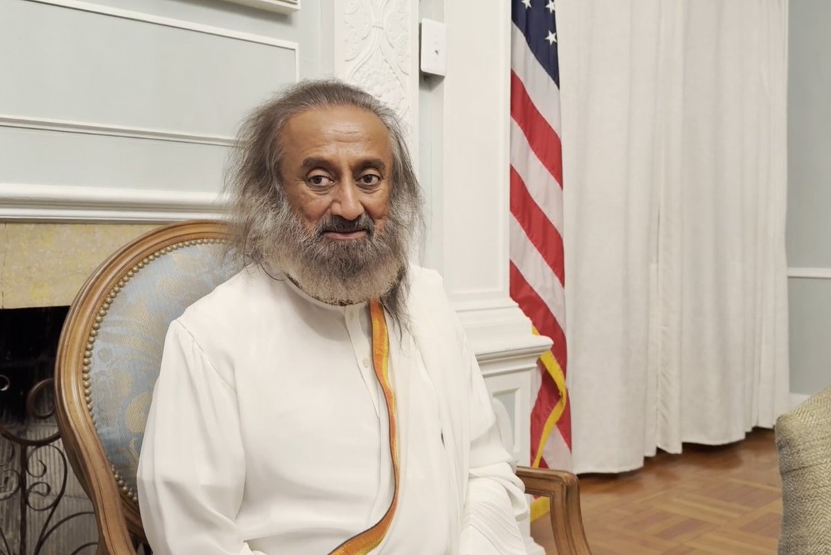 IndiaAbroad_'s tweet photo. Happiness goes beyond economic metrics. Sri Sri Ravi Shankar challenges India's ranking in the World Happiness Report, emphasizing strong community bonds and inner peace. #HappinessBeyondNumbers #IndiaHappiness #SriSriRaviShankar

https://t.co/YVI8yDj6bD https://t.co/qHnrPMXfrr