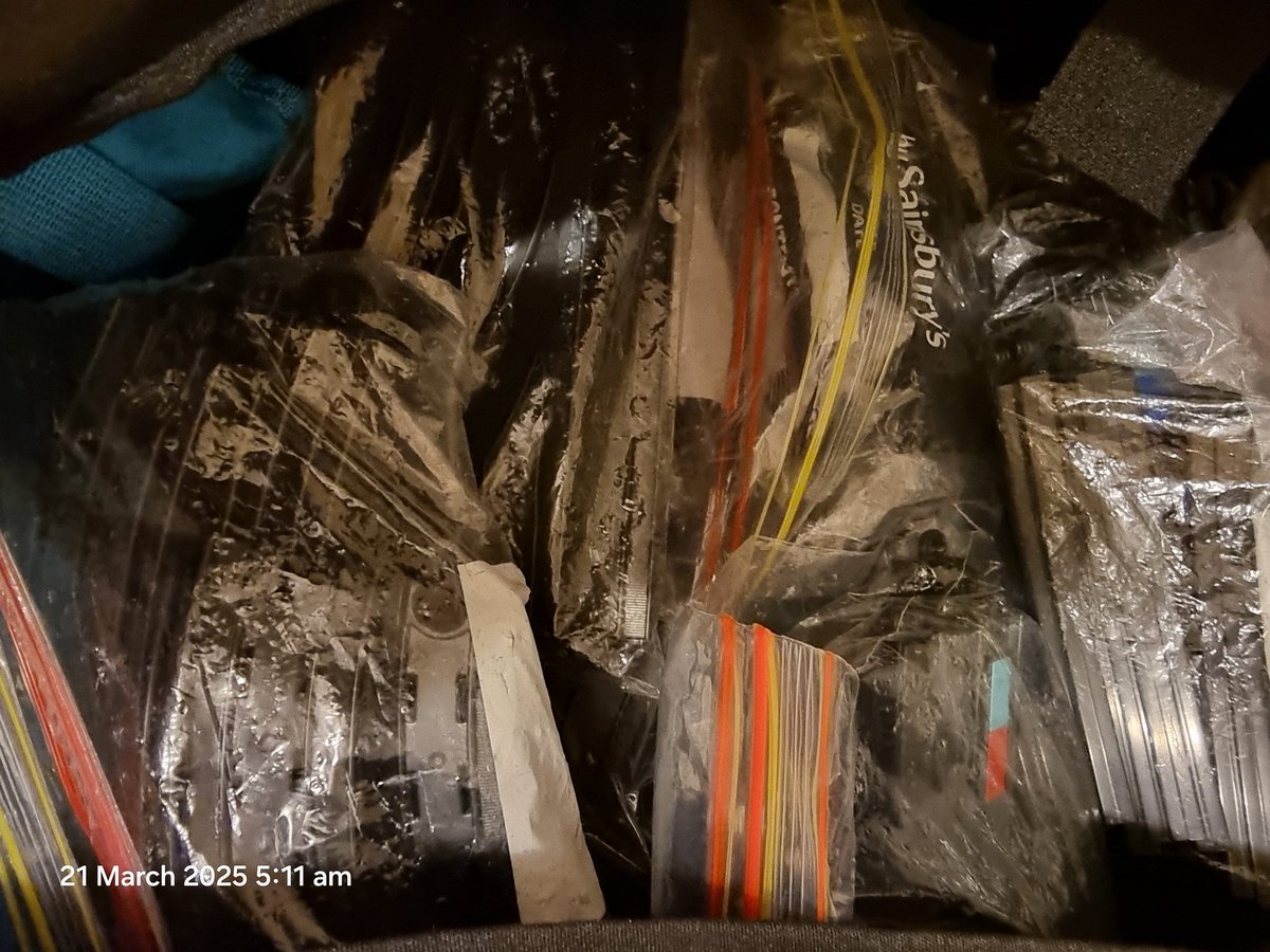 TsuiAllen's tweet image. ...and sixteen @intelino starter sets  with a fleet of seventeen working locomotive engines as well as a set of @Kitronik @microbit_edu signal lights missing two bolts... #morningmugshot #teacher5oclockclub