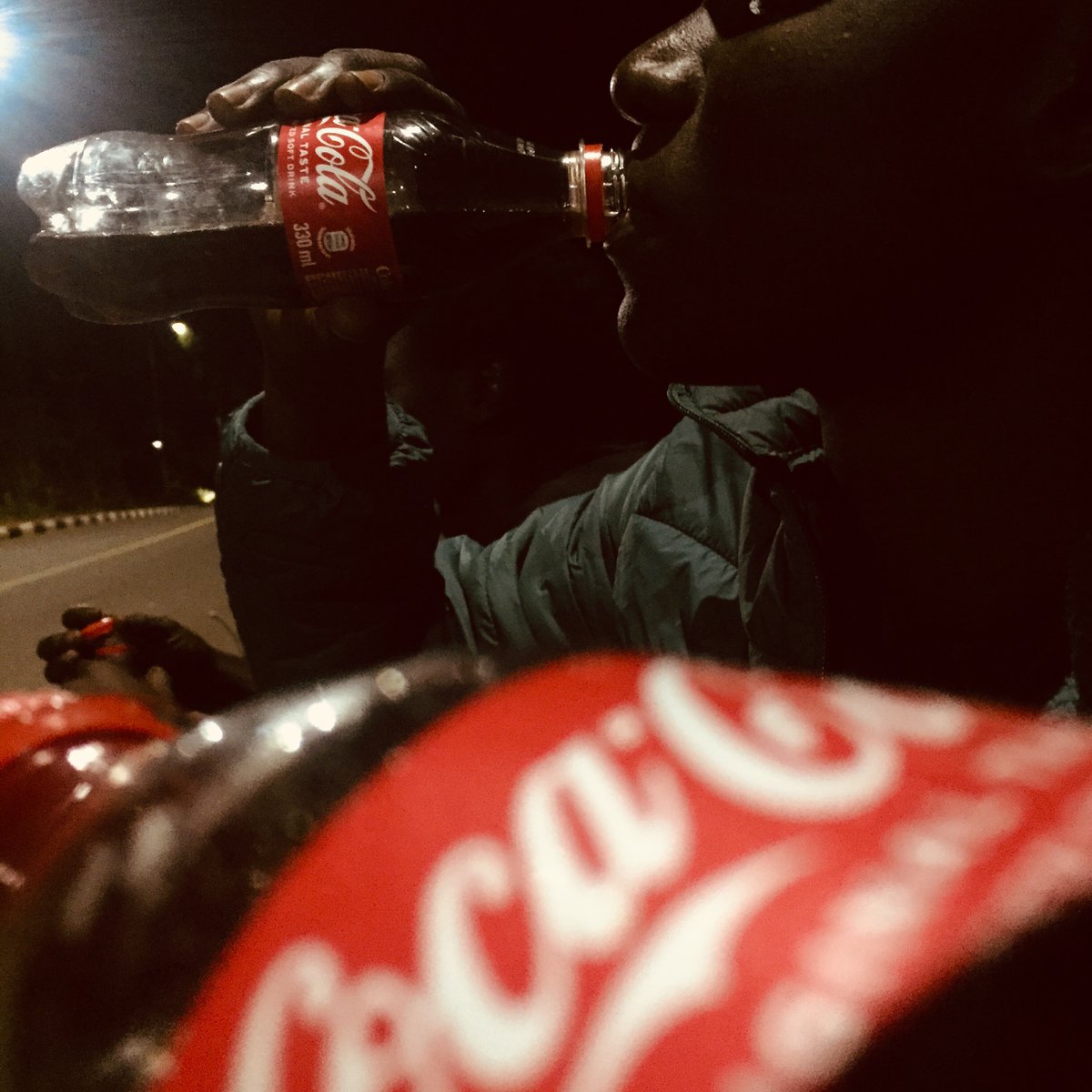 Ravey1_'s tweet image. plugged in slips @CocaColaCo 
#Ad